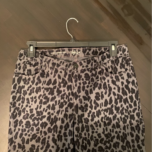 Size 14 tapered leg, curvy pants. NWOT. Animal print in black/gray jeggin… - Picture 10 of 12